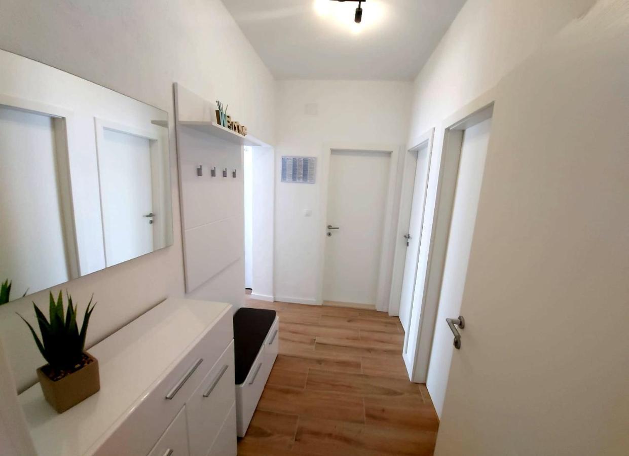 Apartmani Cvita オミシュ エクステリア 写真
